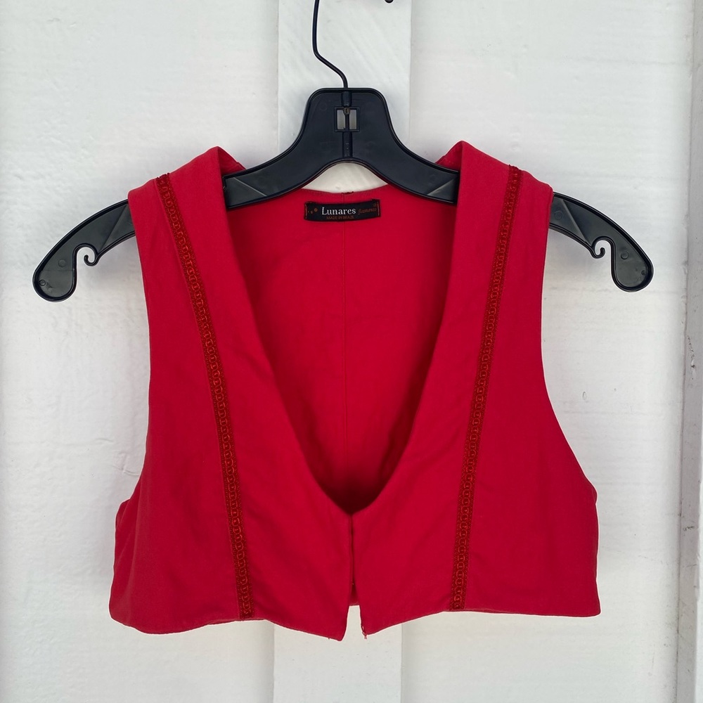 Red flamenco vest. S/P.